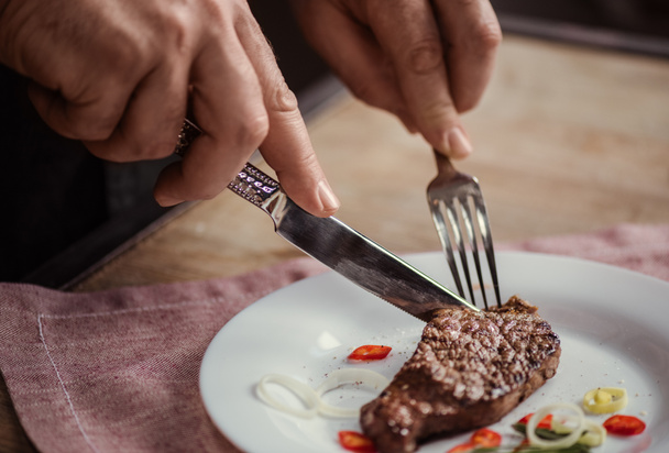 Man eating steak  - Fotoğraf, Görsel