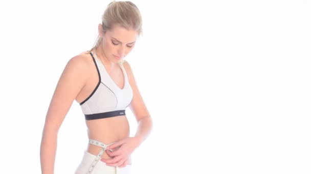 Slender jovem mulher medindo cintura
 - Filmagem, Vídeo