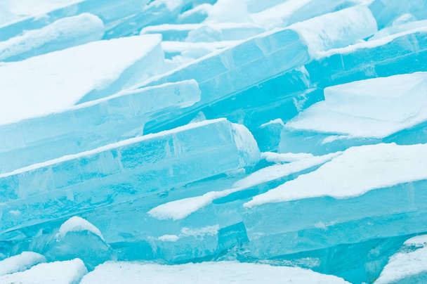 Scena invernale con ghiaccio ghiacciato galleggiante e altre formazioni
 - Foto, immagini