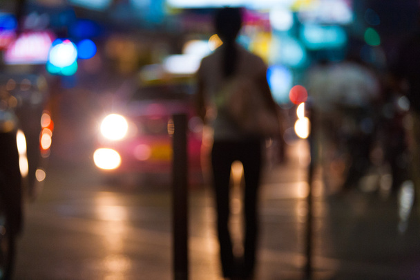 Fuera de foco calle prostituta faros noche
 - Foto, Imagen
