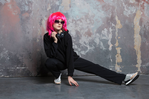 dj girl in pink wig with headphones - 写真・画像