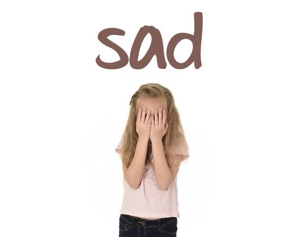 Inglês língua aprendendo vocabulário cartão escolar com palavra triste e doce jovem estudante
 - Foto, Imagem