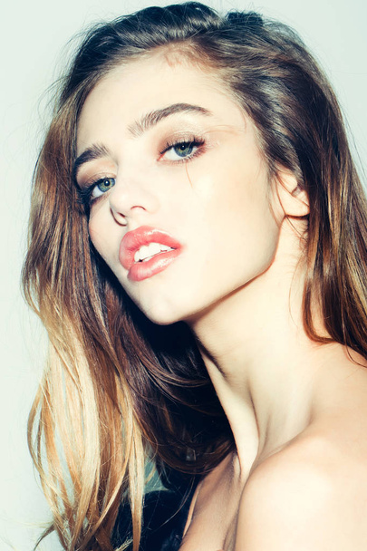pretty sexy woman with long hair and red lips - 写真・画像