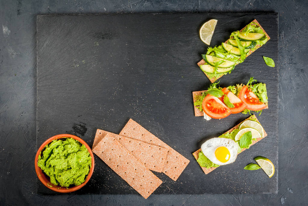 Дієтичні бутерброди з гуакамоле та свіжими овочами
 - Фото, зображення