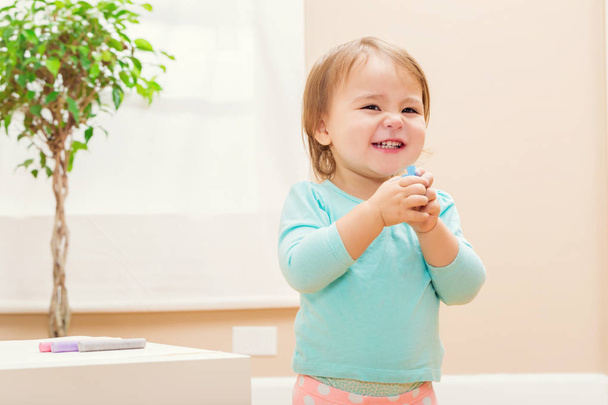 Happy toddler girl playing with chalk  - Zdjęcie, obraz