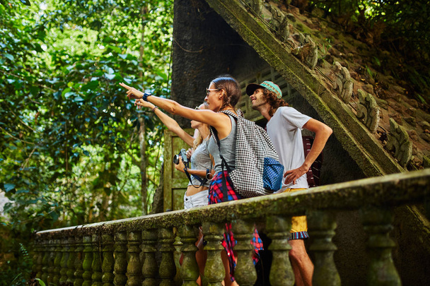 tourists on ancient jungle ruins - Фото, зображення