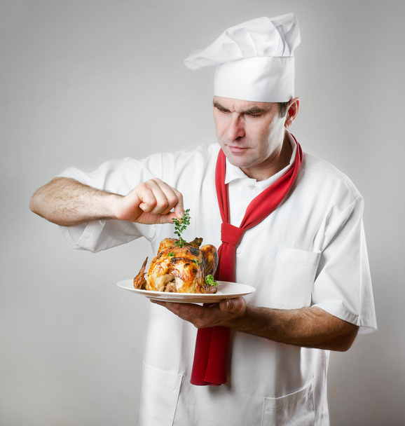 Chef holding plate with roasted chicken - Zdjęcie, obraz