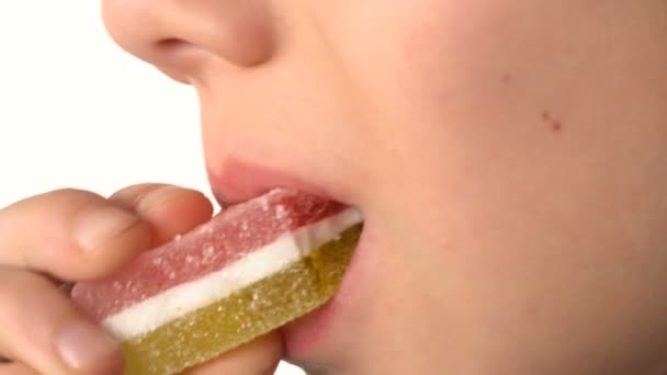 Junge isst bunte Marmelade - Filmmaterial, Video