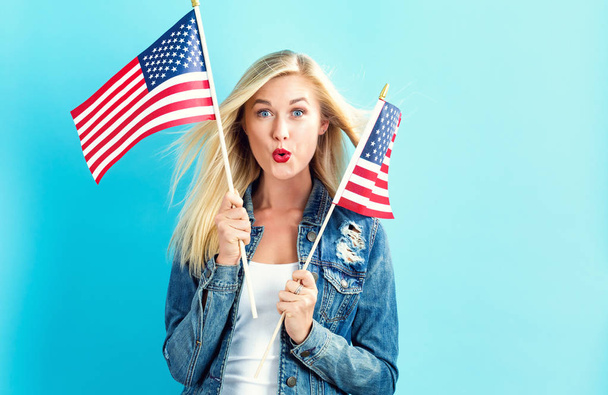 Young woman holding American flag - Foto, immagini