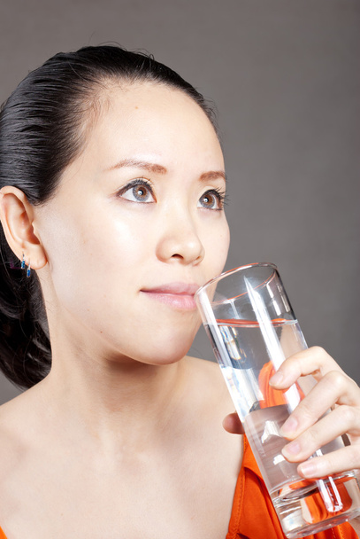 muotokuva nainen pullon kanssa vettä - Valokuva, kuva