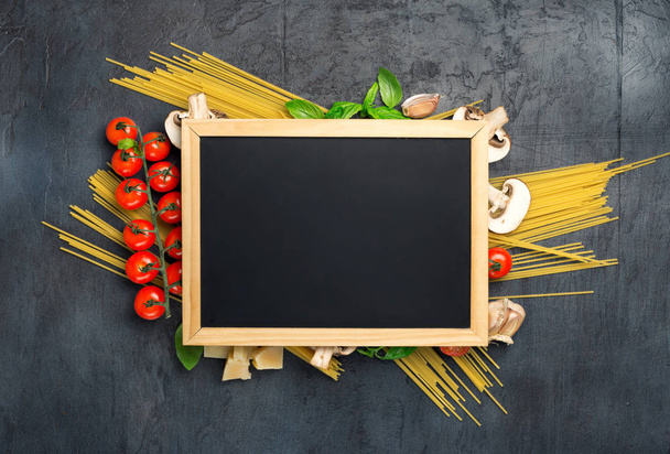 Small chalk board and ingredients for cooking Italian pasta - Zdjęcie, obraz