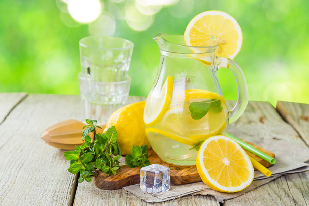 Classic lemonade in glass jars - Zdjęcie, obraz