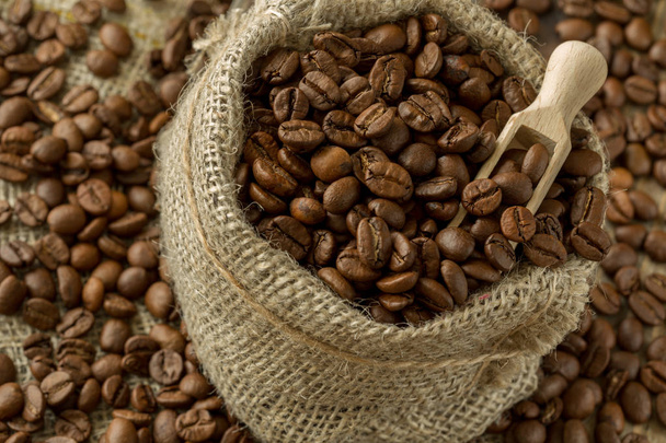 coffee beans in a bag - Zdjęcie, obraz