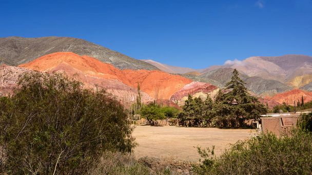 Λόφος των επτά χρώματα σε Σούκρε, Trek (Αργεντινή) - Φωτογραφία, εικόνα