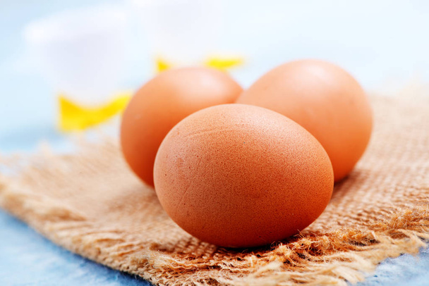 Raw chicken eggs - Foto, Imagem