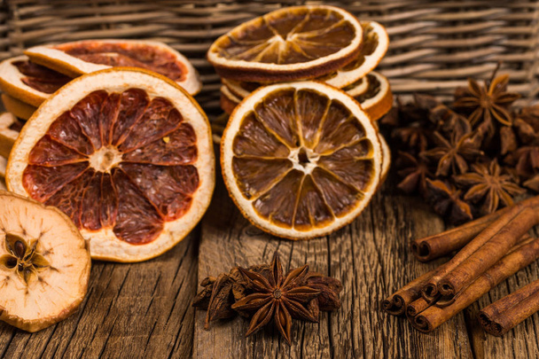 Star anise, cinnamon, apples, oranges and grapefruit on the old  - 写真・画像