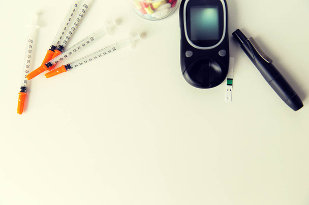 close up of diabedic tools and medication - Foto, afbeelding