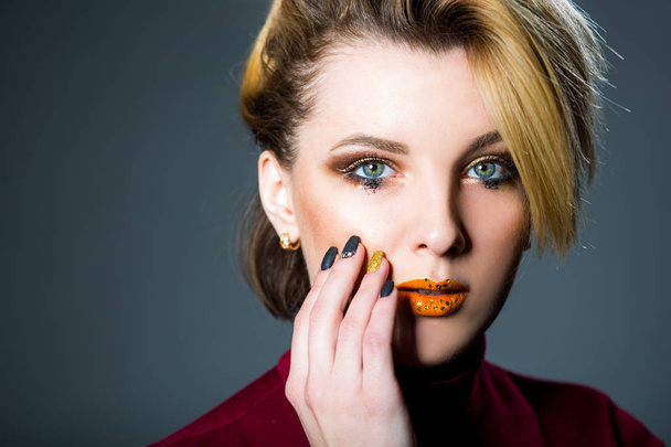 Blonde woman with makeup and nails art closeup - Foto, Imagem