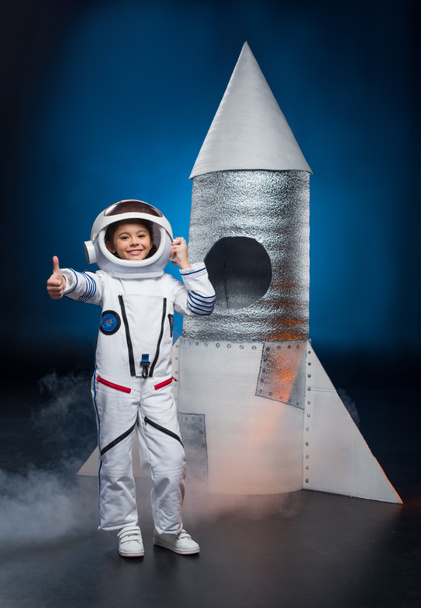 Mädchen im Astronautenkostüm - Foto, Bild