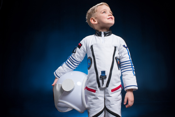 Jongetje in ruimtepak - Foto, afbeelding