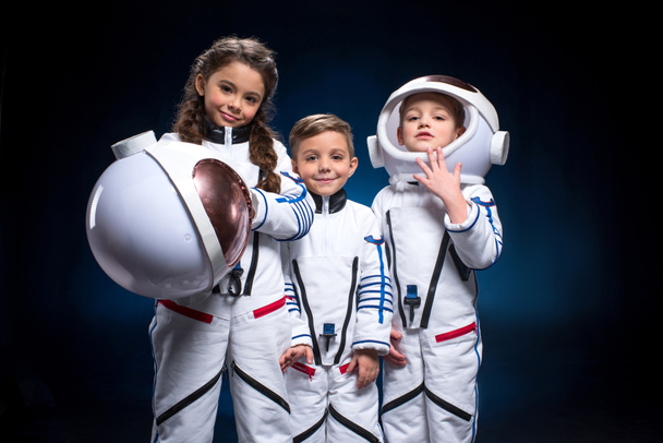 Niños en trajes espaciales
 - Foto, Imagen