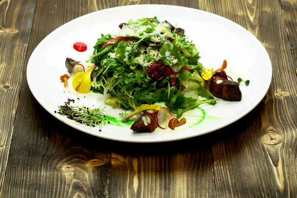 Delicious green salad with meat - Photo, Image