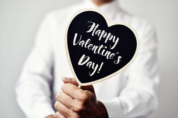 text happy valentines day in heart-shaped signboard - Foto, afbeelding