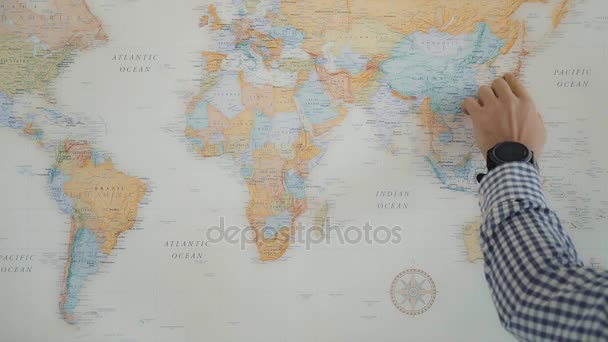 Ev seyahat dünya haritası üzerinde planlama - Video, Çekim
