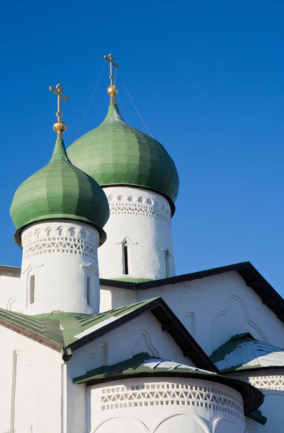 Pihkov, loppiaisen kirkko Zapskoven kanssa
 - Valokuva, kuva