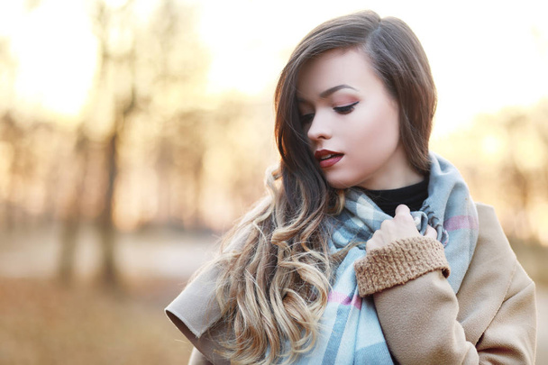 stylish girl with long hair  - Foto, afbeelding