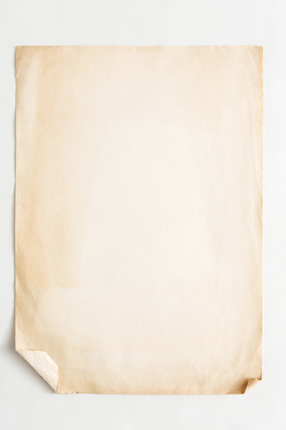 vieja hoja de papel artesanal aislada sobre fondo blanco
 - Foto, imagen
