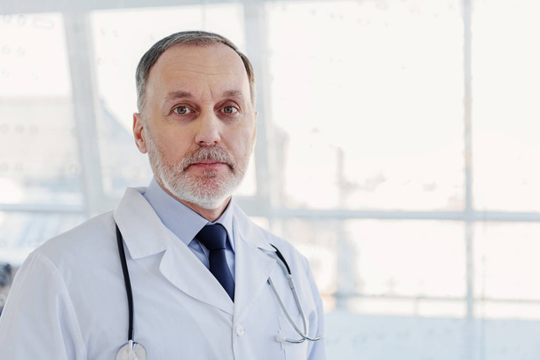 Mature physician working at hospital - Foto, imagen