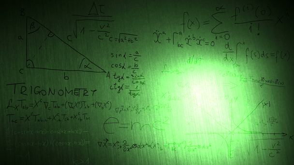 close up de fórmulas matemáticas em um quadro negro - Filmagem, Vídeo