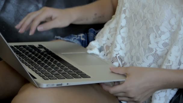 closeupo f teenagers hands typing on laptop kayboard - Záběry, video