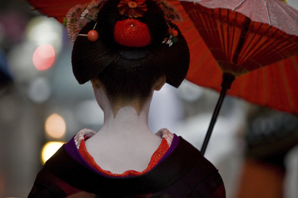 geiko s deštníkem v Kjótu, Japonsko - Fotografie, Obrázek
