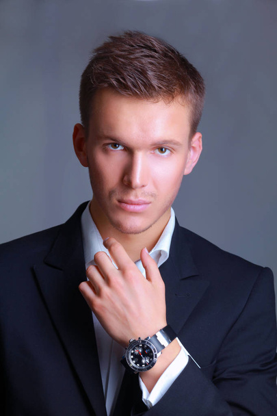 Portrait of a young executive in business suit - Fotoğraf, Görsel