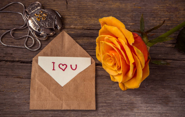 Szeretlek kártya és Rózsa virág szövegek - Fotó, kép