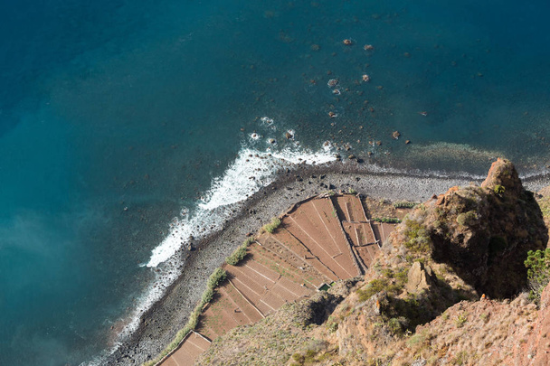 A sziklafal, a Cabo Girao látott egyenesen lefelé szempontból. Madeira. Portugália - Fotó, kép