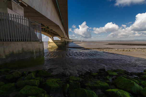 2 番目セヴァーン川を渡り、Engl 間ブリストル海峡に架かる橋 - 写真・画像