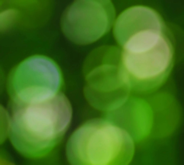 緑の背景、ソフトおよび反射の抽象的なボール - 写真・画像
