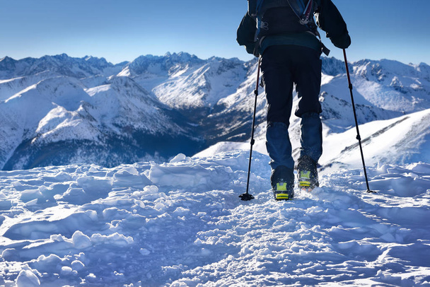 Homme randonnée en hiver Tatra montagne
 - Photo, image