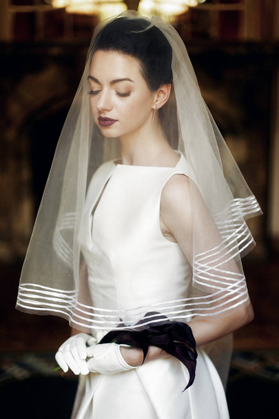  nevěsta drží Kala kytice - Fotografie, Obrázek