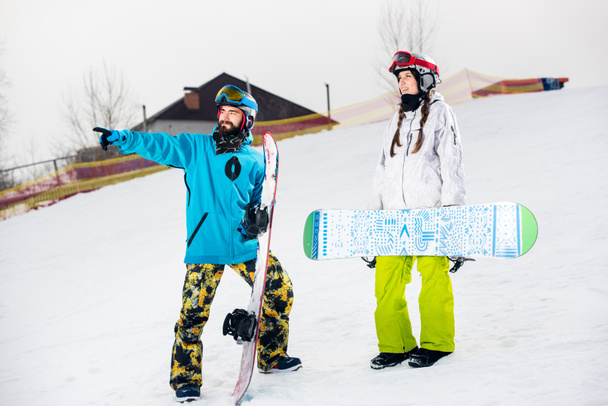 Jeune couple de snowboarders
 - Photo, image