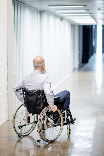 Tekerlekli sandalye üst düzey hastada - Fotoğraf, Görsel