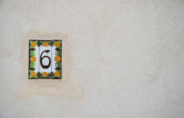 Traditional Italian home sign board painted on ceramic tile Placed on the wall. - Foto, Imagem