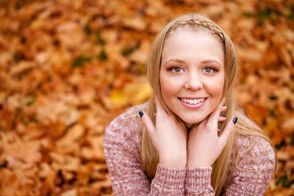 Close up portrait of young blonde beautiful woman in autumn park - Photo, image
