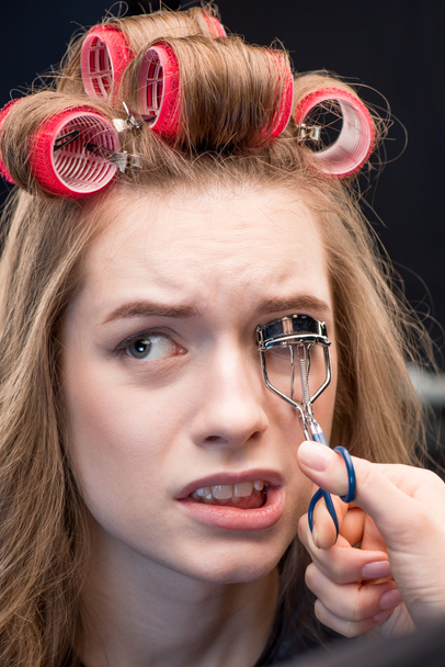 Makeup artist correcting eyelashes  - 写真・画像