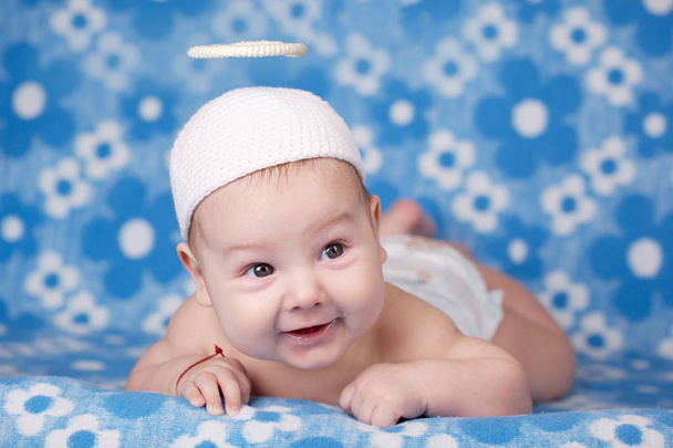 cute angel baby on blue background - Fotoğraf, Görsel