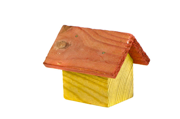 Retro dřevěný dům model hračka izolované na bílém - Fotografie, Obrázek