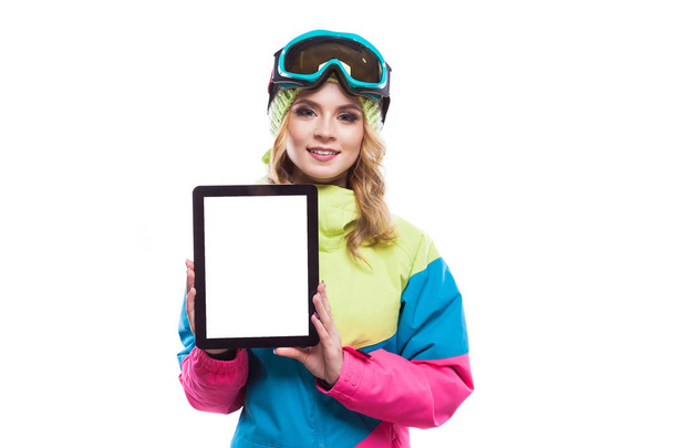 Snowboard meisje met lege tablet - Foto, afbeelding